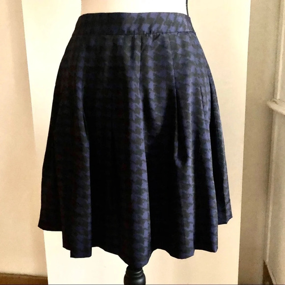 NWT J Crew Factory Pleated Skirt. Size 4 - Picture 2 of 7